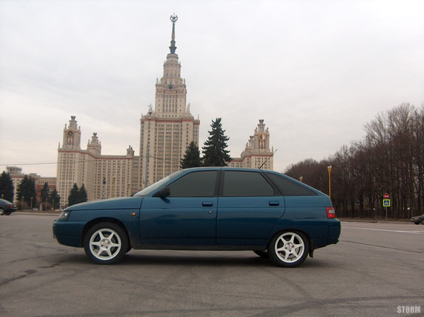 2007-02-21 22:49:19: Мой авто на фоне МГУ им. Ломоносова, месте встречи многих московсих уличных гонщиков.