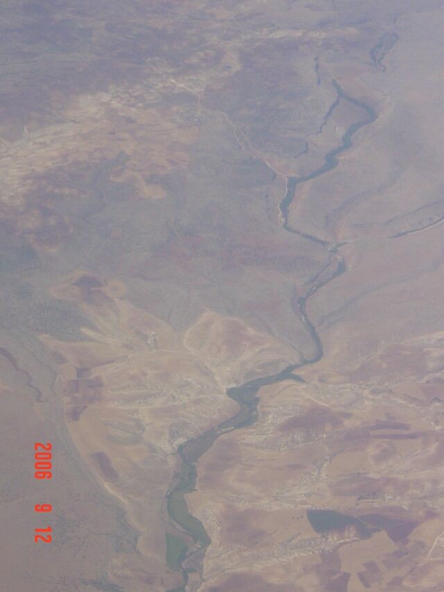 2007-03-04 23:52:06: Пролетаем над Турцией, какая-то река...