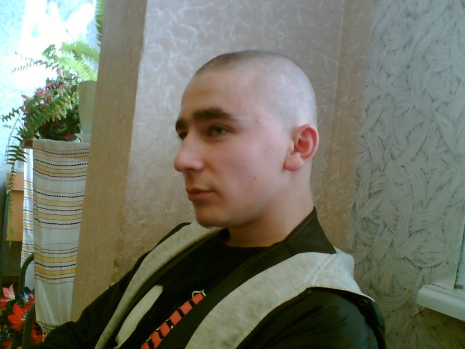 2007-03-15 16:06:16: Родители выгнали с дома...пришлось постричься!! =))