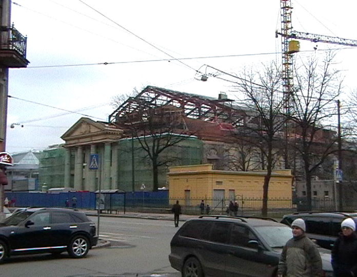 2007-04-18 15:32:31: Киноцентр Ленинград Давно переделывают.