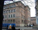 Школа  у метро Чернышевская. (2007-04-18 15:32:31)