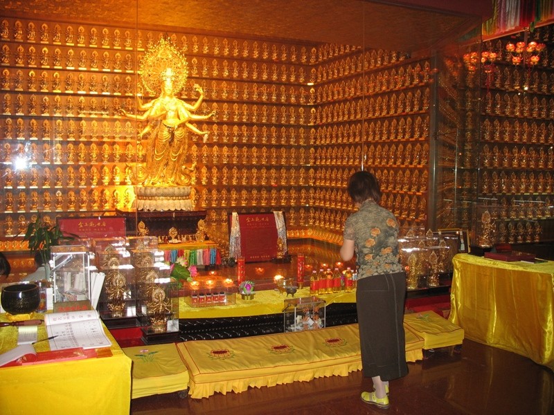 2007-04-27 12:59:47: В храме Будды