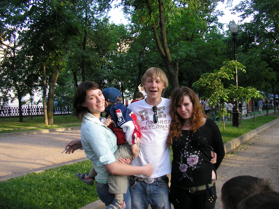 2007-08-09 20:17:43: а на руках мой братишка))