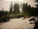 Gosu_pro_imbA: Карелия 2004,река Охта,парог Кивиристи(4),я в самом низу(сижу впереди на левом балоне). | 2007-08-11 11:59:39