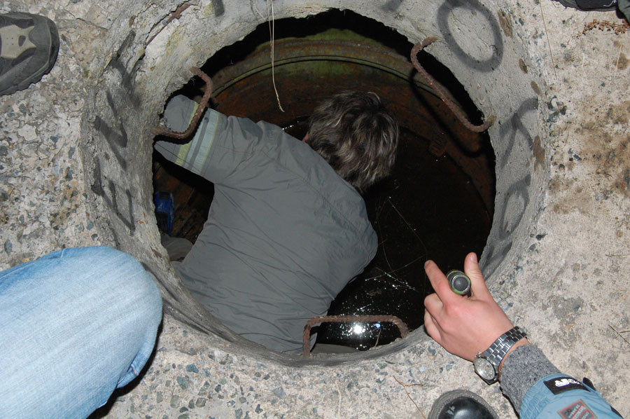 2007-10-09 05:58:56: Уровень Бочка. Огроменная цистерна с мазутом под землей.