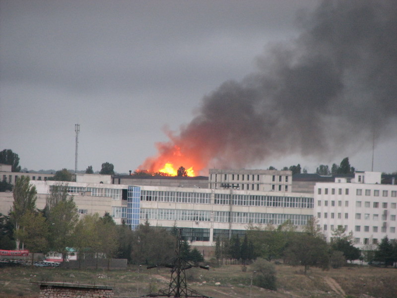 2007-10-14 00:23:43: пожар на съемочной площадке федора бондарчука " необитаемый остров" севастополь