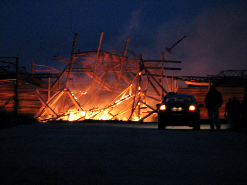 2007-10-14 00:23:43: пожар на съемочной площадке федора бондарчука " необитаемый остров" севастополь