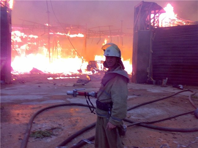 2007-10-14 00:23:44: пожар на съемочной площадке федора бондарчука " необитаемый остров" севастополь