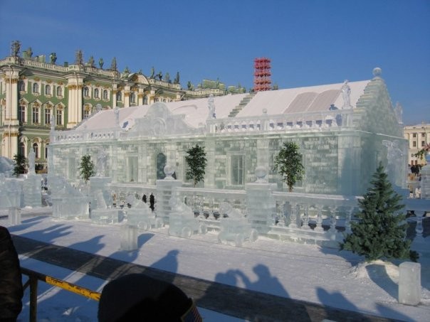 2008-01-02 15:10:56: Ледовые скульптуры на Дворцовой