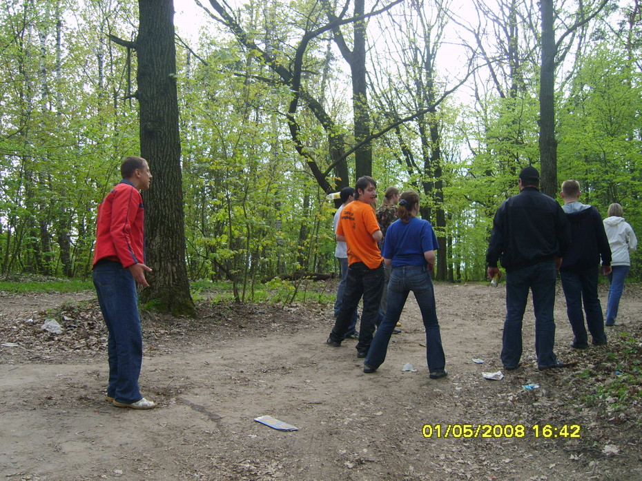 2008-05-04 10:23:25: типа играют в воллейбол:)