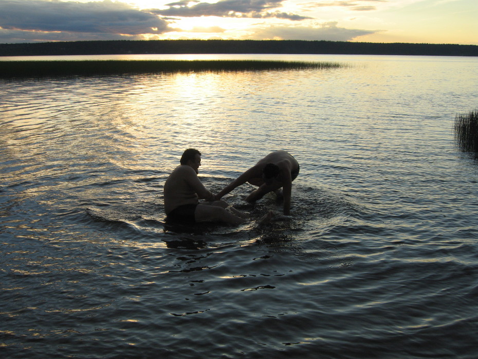 2008-08-04 16:17:52: Славку пытались вытащить из воды, но он не сдавался...