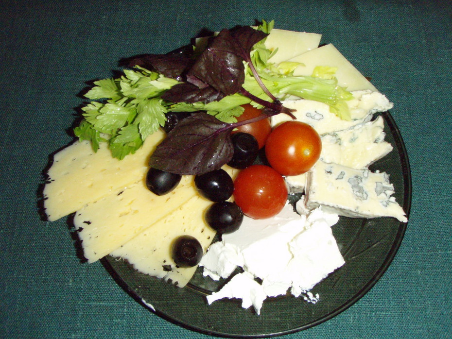 2008-10-19 01:25:11: Сырная тарелочка.
