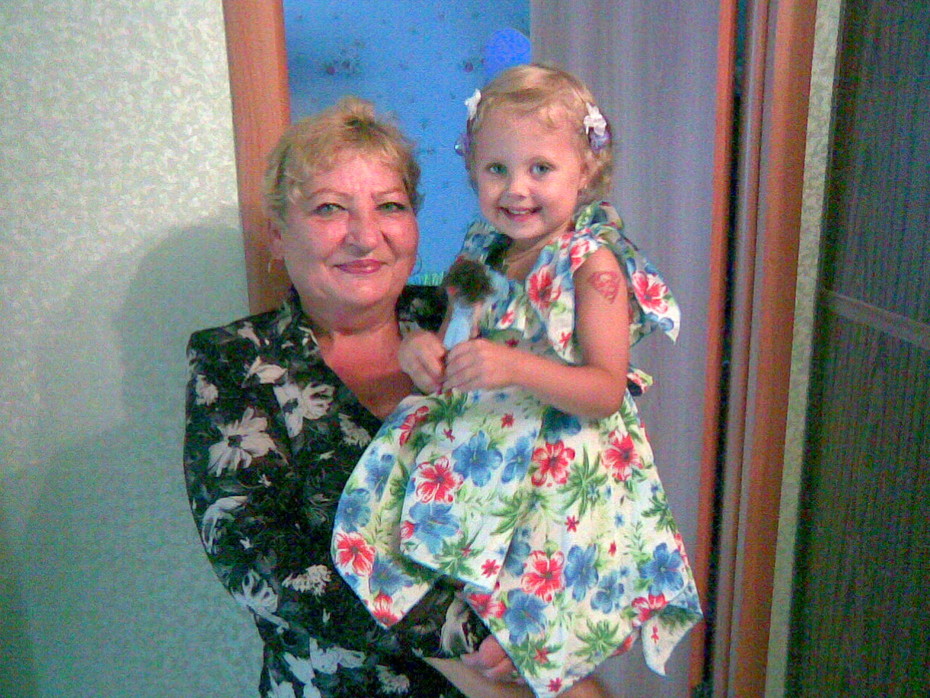 2008-11-05 19:13:40: дочка с бабушкой