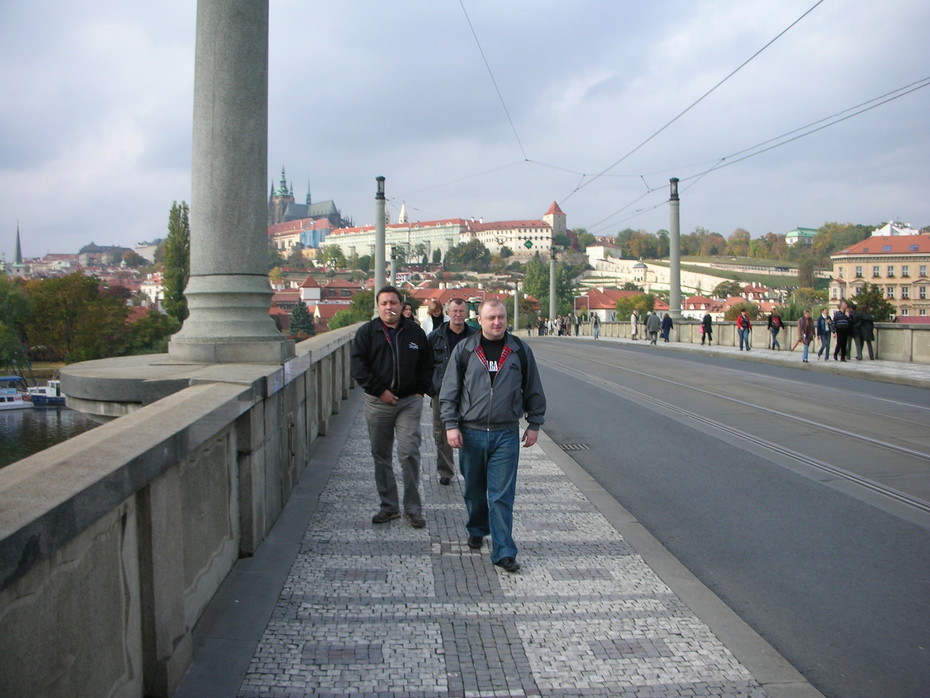 2008-12-10 16:49:07: на каком то мосту в Праге