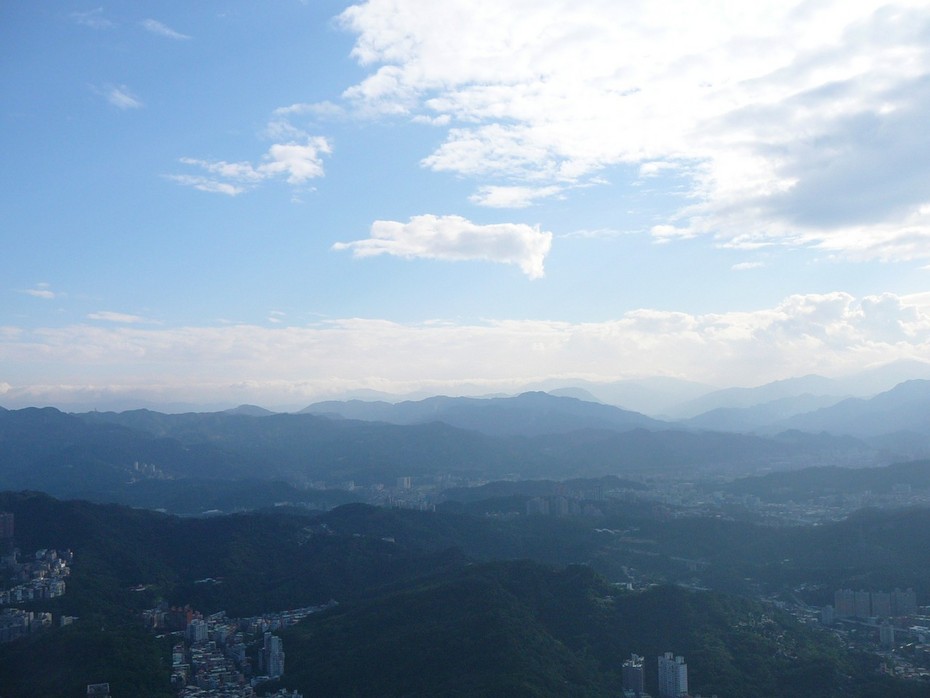 2008-12-23 20:16:20: Вид на Тайпей с высоты 400 метров.