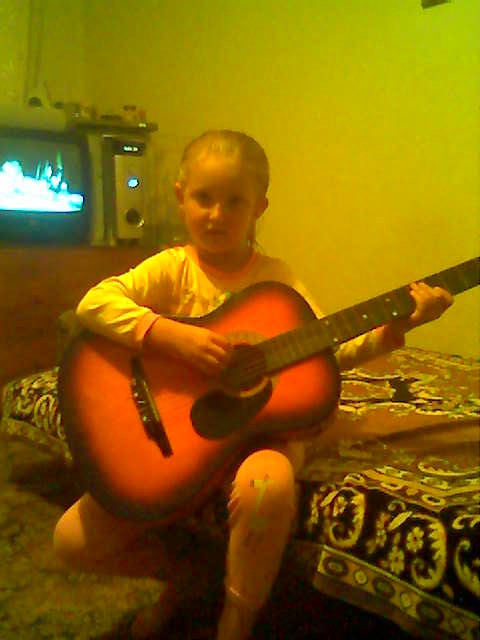 2009-02-06 03:05:05: А я играю, на гитаре...