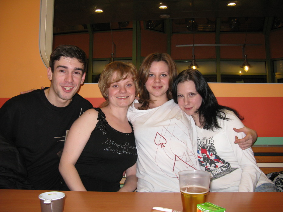 2009-07-04 19:41:45: NoData, Angelohek, ВерОник88, Emiline