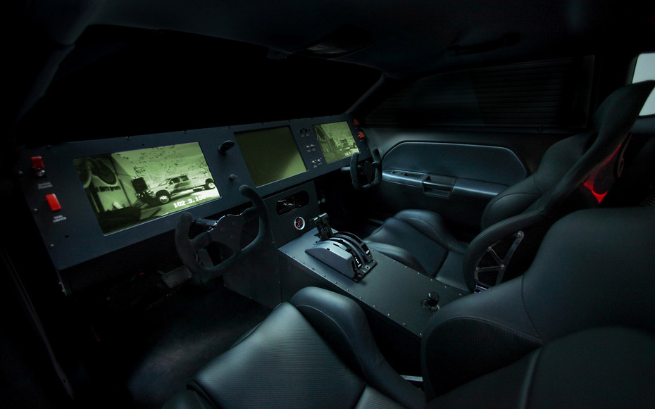 2009-08-10 20:01:58: Dodge Vapor Challenger оснащён круговой камерой обзора с дальнобойностью в четверть мили, самолётным радаром и проекцией показаний приборов на лобовое стекло.