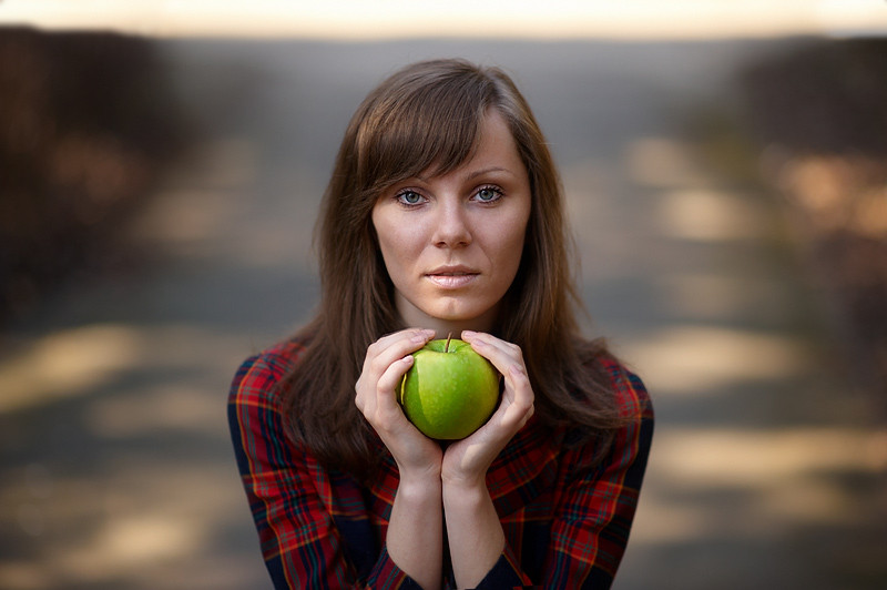 2009-08-10 23:36:51: Alex Ramzaev "Apple Tree"