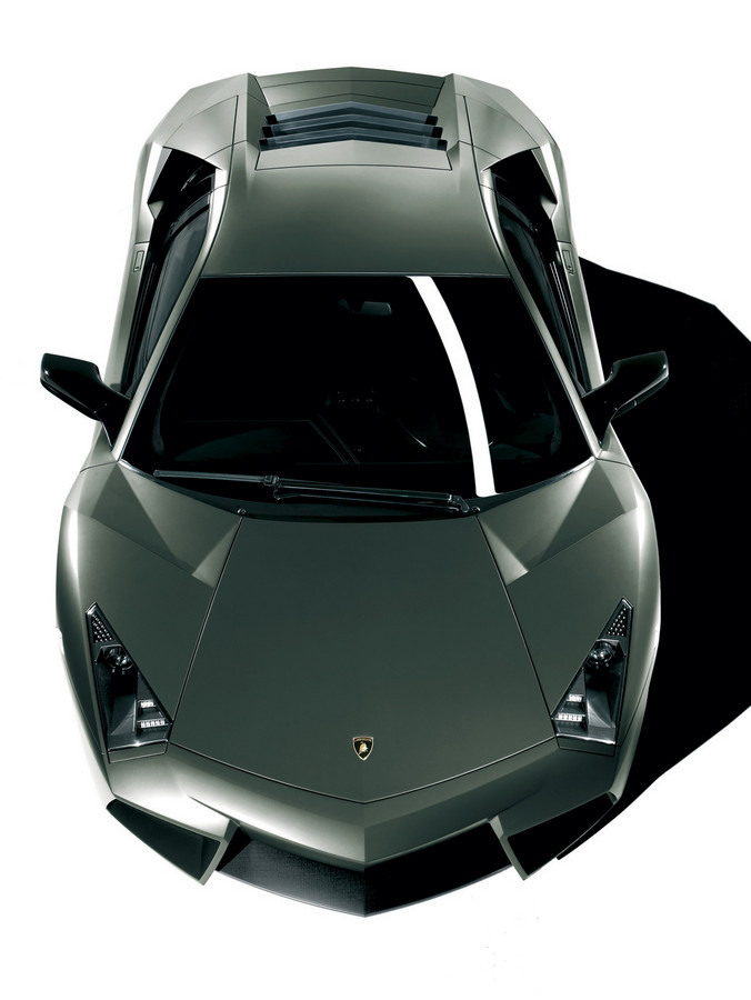 2009-08-17 12:02:50: Lamborgini Reventon больше похожа не на автомобиль, а на истребитель-невидимку с четырьмя колёсами. Если бы полицейские радары были бессильны перед этой карбоновой «пулей»…