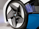 На концепте установлены лёгкие колёсные диски и шины с низким сопротивлением качению размерностью 195/55 R21. (2009-09-06 10:54:54)