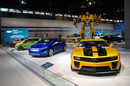 Ожидается, что спецверсия Chevrolet Camaro, также как и автомобиль из фильма, будет окрашена в желтый цвет, получит черные "гоночные" полосы, проходящие через весь кузов, и шильдики с логотипом "Трансформеров", которые появятся на коле (2009-09-10 14:12:14)