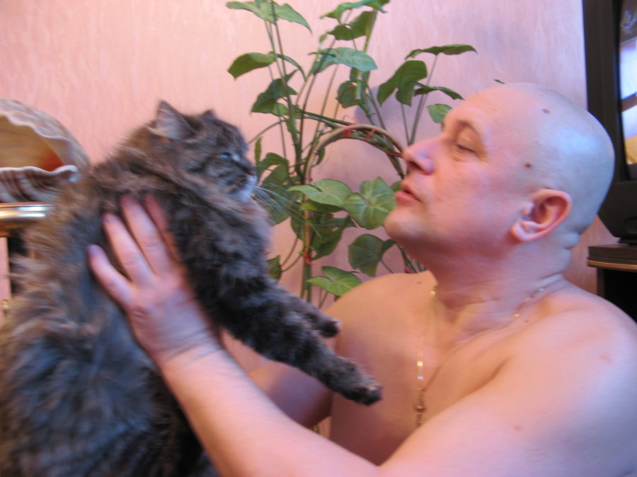 2010-03-07 22:01:18: я и моя кошка Фрося