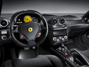 Внутри—новая центральная консоль в духе суперкара Ferrari California.На переключателе Manettino появился режим CT-Off,дезактивирующий трекшн-контроль,числится система Virtual Race Engineer,которая доводит до сведения водителя важные показатели. (2010-04-15 11:24:34)