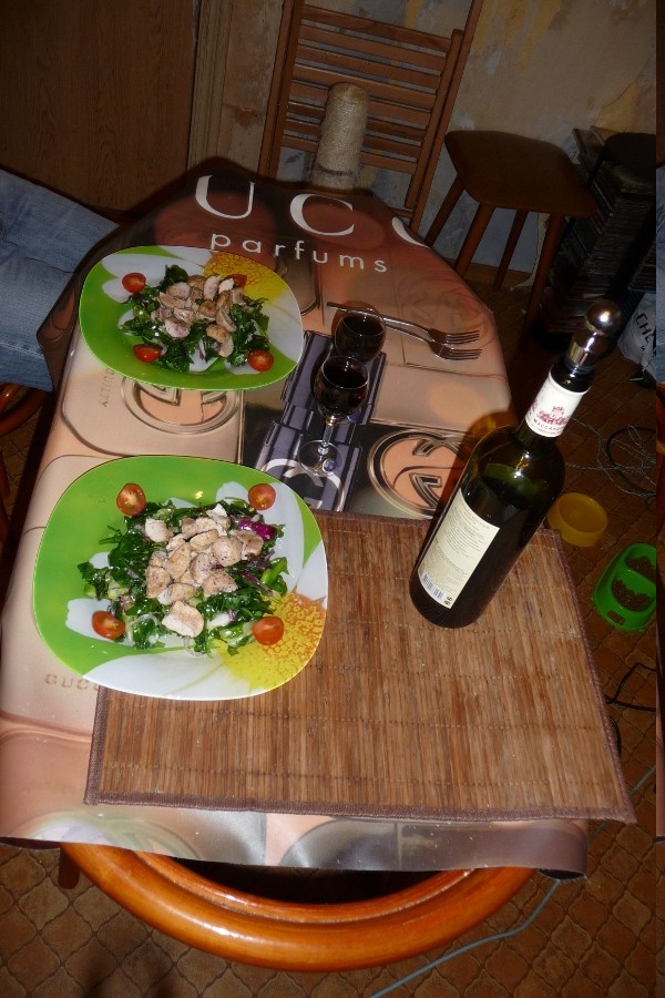 2011-08-25 14:30:53: Зеленый салат с бараньими яйцами. К портвейну)