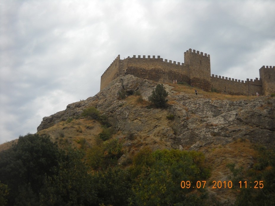 2011-02-22 00:41:46: Генуэзская крепость