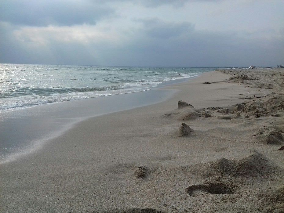 2018-09-19 15:17:56: Самый мягкий и тёплый песок что мы видели.Штормовое,ты лучшее!)